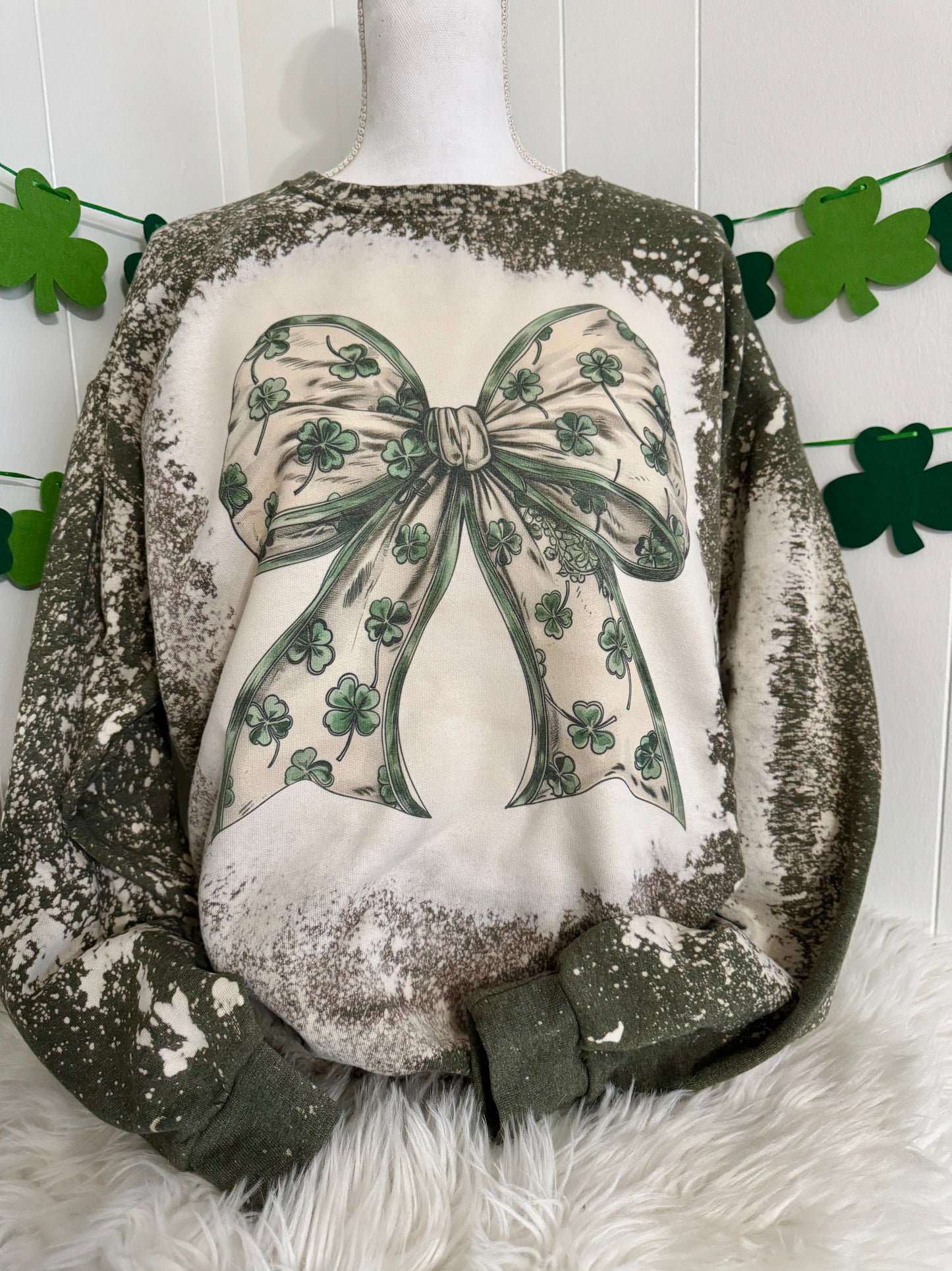 Bleached clover bow